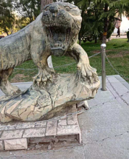 成華不銹鋼鏈條在公園雕塑保護(hù)中的應(yīng)用